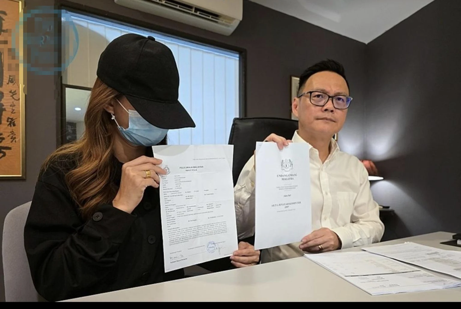 求职诈骗报道资料照片：报案文件展示